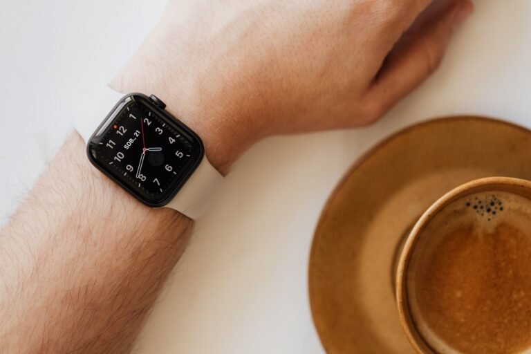 Jeune intermittent et autophagie : montre connectee et cafe noir pour suivre le timing d'activation